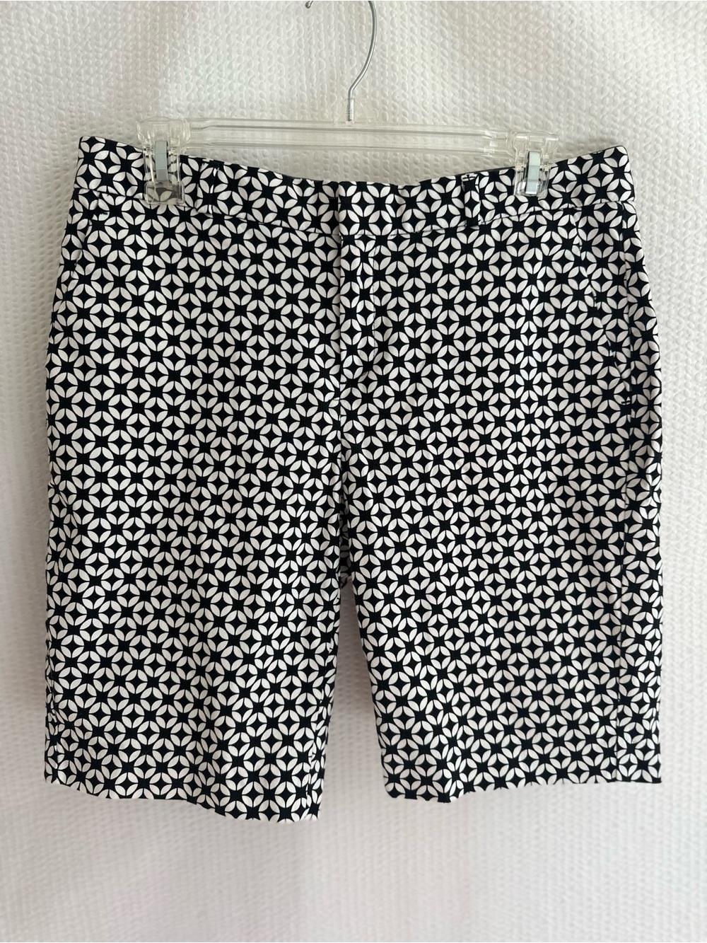 BANANA REPUBLIC Black White Print Bermuda Golf Shorts Cotton Stretch Size 4